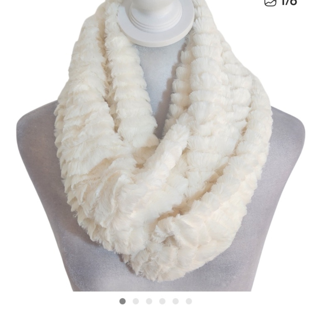 Cejon Cream Faux Fur Headband